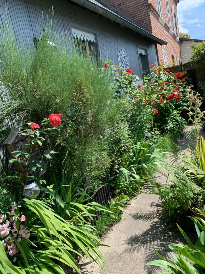 Bed and Breakfast Dom'S Garden Livarot-Pays-d'Auge Esterno foto